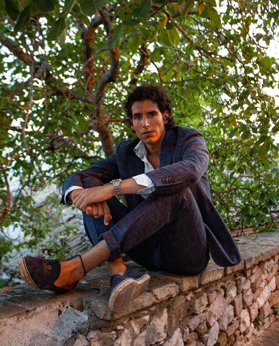 カナーリのインスタグラム：「Flavio Paolo is portrayed wearing a breathable and comfort suit from a blend of lightweight fabrics. #Canali1934 #SummerMemories #CanaliSS20 #menswear #menstyle」