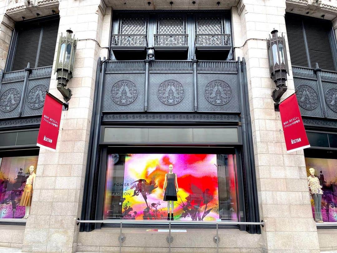 アディアムさんのインスタグラム写真 - (アディアムInstagram)「The “Power of Fashion” augmented reality display showcases #ADEAM Fall/Winter 2020 Collection.」8月2日 1時07分 - adeam