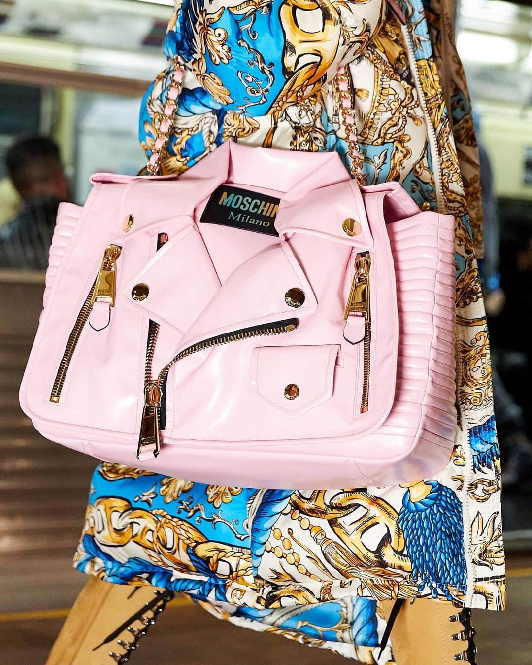 Fashion Weekさんのインスタグラム写真 - (Fashion WeekInstagram)「You wish your bag game was this good 👏 @moschino delivering carry-everywhere accessories at its December 2019 presentation. 📸 by @gettyimages」8月2日 1時07分 - fashionweek