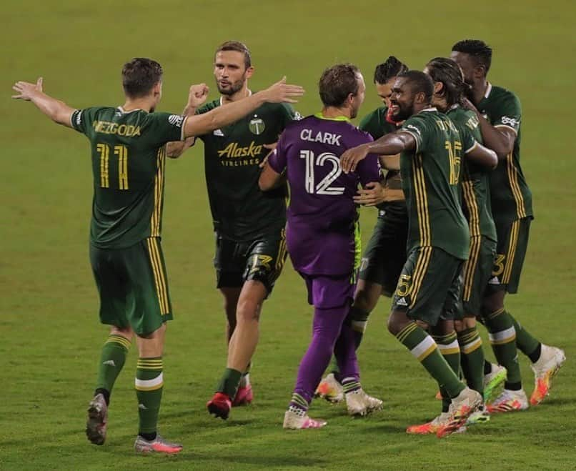 Portlandさんのインスタグラム写真 - (PortlandInstagram)「Cheers to the Timbers! 🌲⚽️ it is quarter final time for our @timbersfc tonight at 7:30PM! Double tap to show your support!  - #RCTID #Portland #PortlandNW #PDX #Soccer」8月2日 1時33分 - portland