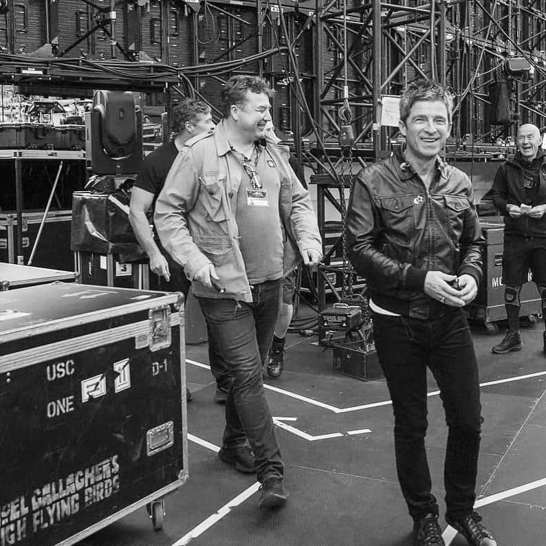 ノエル・ギャラガーさんのインスタグラム写真 - (ノエル・ギャラガーInstagram)「Noel walking off stage after NGHFB's Mt Smart, Auckland performance back in November 2019.  📸: @selfieguideshaz  #NGHFBTour」8月2日 1時38分 - themightyi