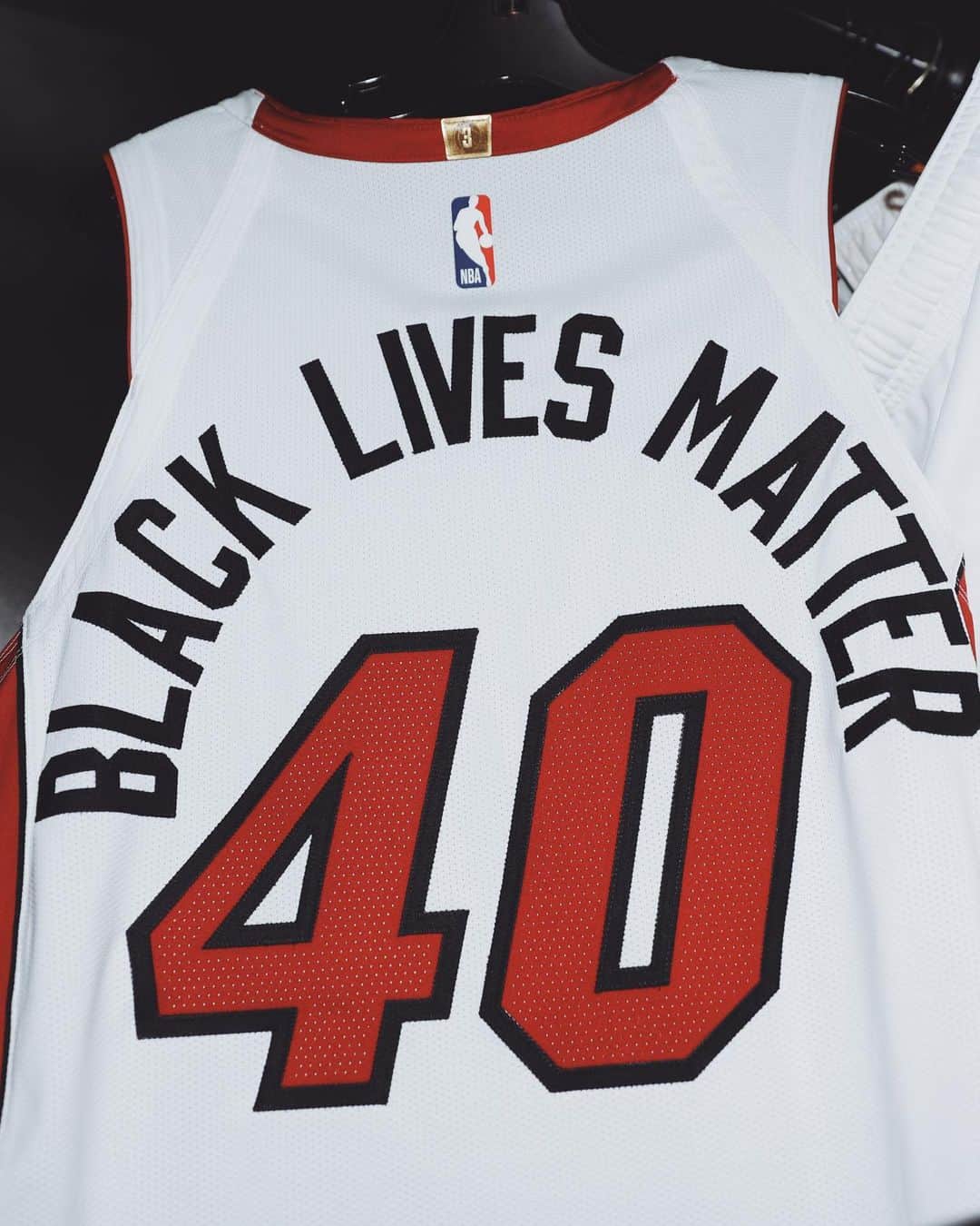 Miami HEATさんのインスタグラム写真 - (Miami HEATInstagram)「‪This is what we stand for ✊🏾‬⁣ ⁣ ‪#BiggerThanBasketball  #BlackLivesMatter ‬」8月2日 1時44分 - miamiheat