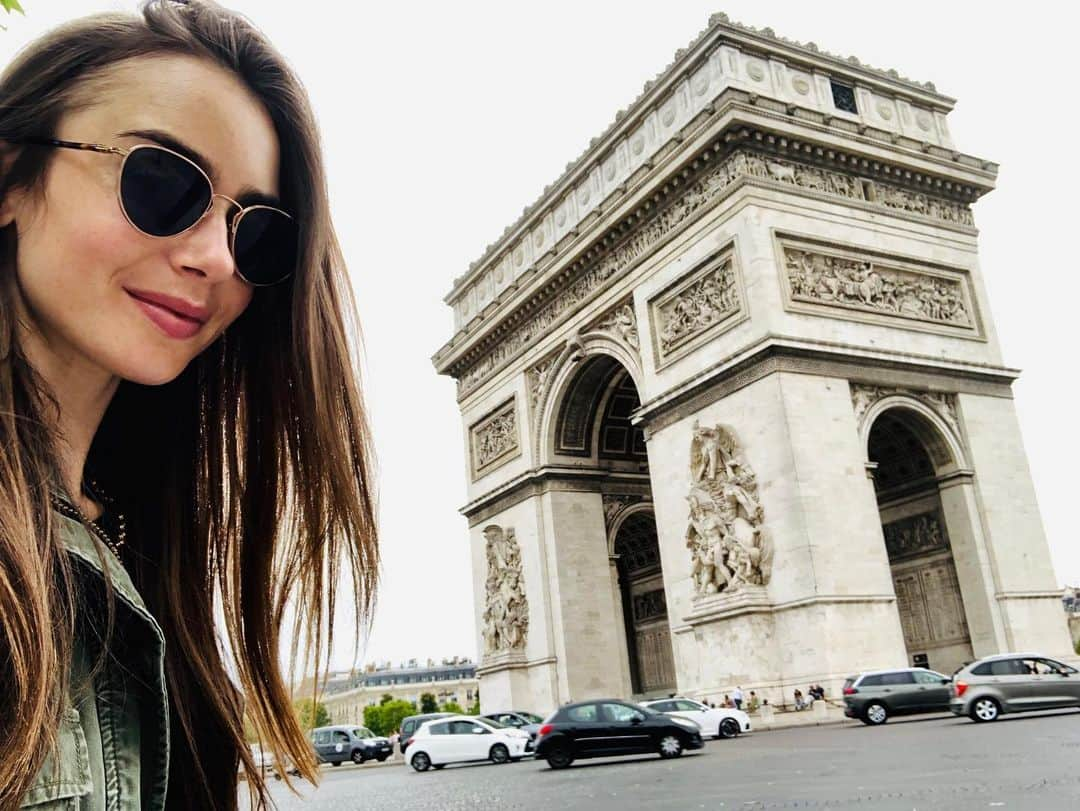 リリー・コリンズさんのインスタグラム写真 - (リリー・コリンズInstagram)「Today last year - I had just arrived in this beautiful city and we were about to begin filming @emilyinparis. What a whirlwind the last 365 days have been and what a different world we find ourselves in. I’m forever grateful for having had this epic experience and can’t wait to share it with you all soon...」8月2日 1時52分 - lilyjcollins