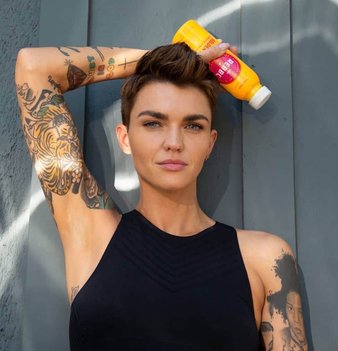 のインスタグラム：「I’m a #REBBLWithACause. I’ve teamed up with @rebbl for a sweepstakes to drive donations to the @antiracismfund. This organization creates social change by supporting progress in four pillars:  Justice System Reform,  Education Parity,  Health & Wellness Access,  Community Outreach & Social Justice Advocacy.  Let us be allies and work to dismantle systemic racism and oppression. Let us be #REBBLWithACause.  Learn more, support the cause, and join the sweepstakes [link in bio].」