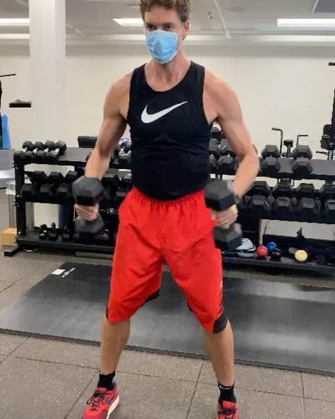 パウ・ガソルのインスタグラム：「🏋🏻‍♂️😷」