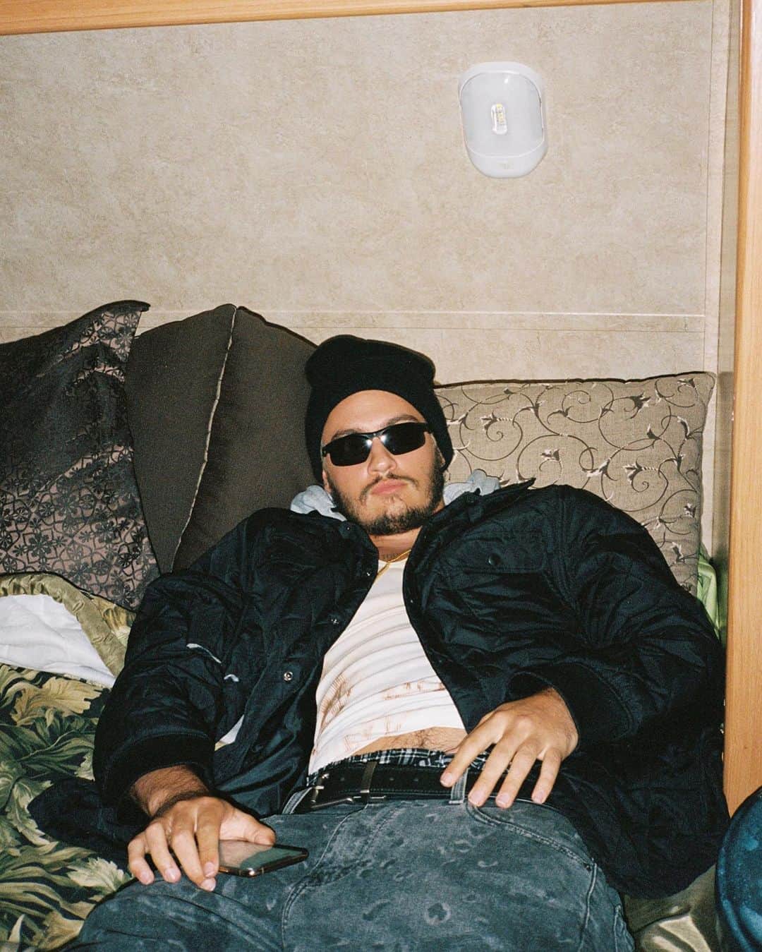 のインスタグラム：「Cocaine?... or heroin? Let me know down below ⬇️」