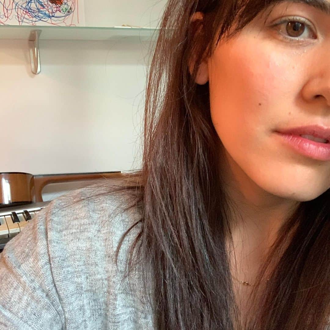 プリシラ・アーンのインスタグラム：「I’ll be hanging with my buddy @julianvelard tonight on my Facebook Live!  6pm PST/ 9pm EST. We’ll be playing songs and talking life and parenthood.  Can’t wait to catch up with you @julianvelard !!!」