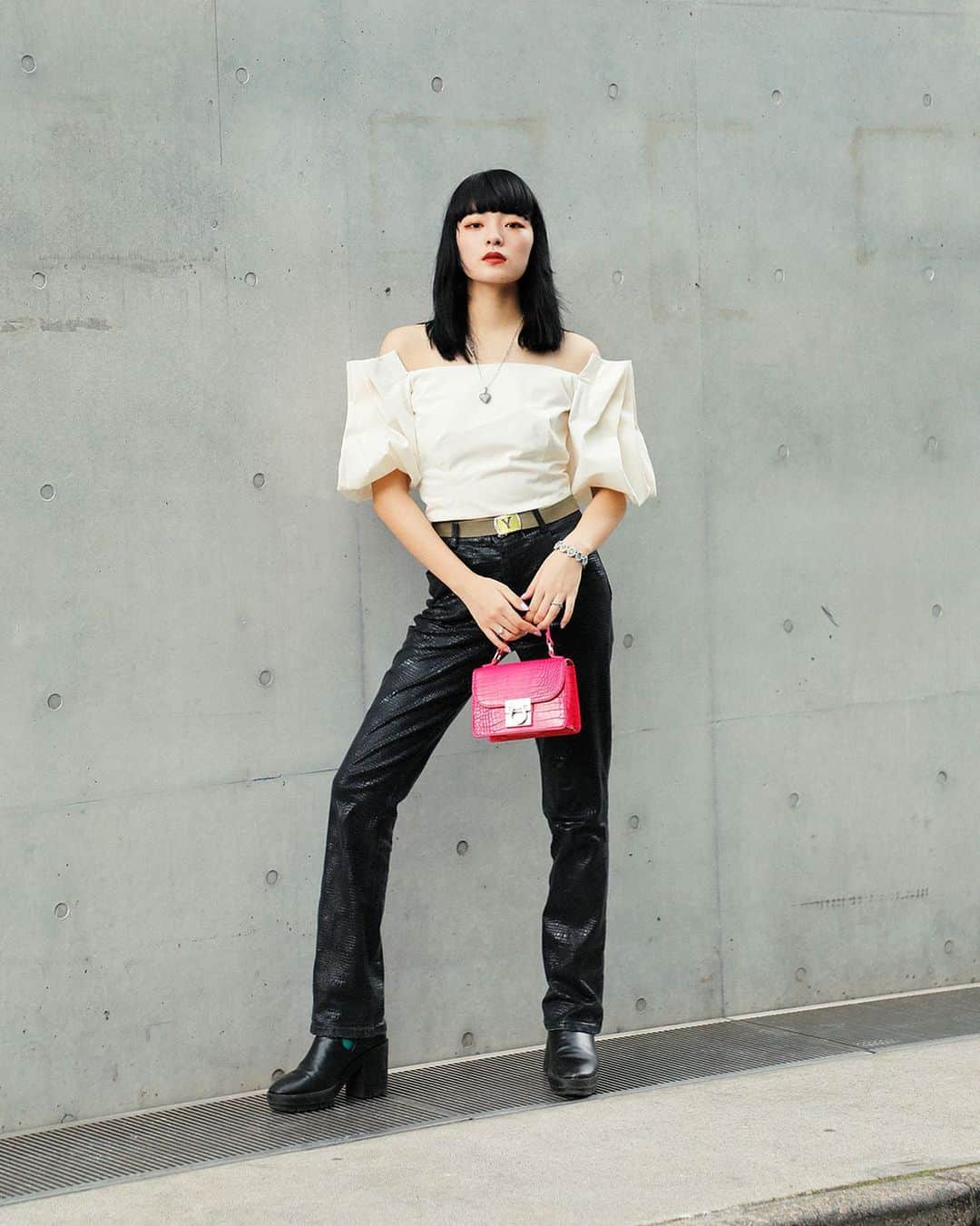 Droptokyoさんのインスタグラム写真 - (DroptokyoInstagram)「TOKYO STREET STYLE⁣⁣ ⁣⁣ Name: @thelateichichan  Occupation: Student Top: #OriensJOURNALSTANDARD Pnats: #Guess Shoes: #ZARA Bag: #Used #streetstyle#droptokyo#tokyo#japan#streetscene#streetfashion#streetwear#streetculture#fashion#ストリートファッション#コーディネート#tokyofashion#japanfashion⁣⁣⁣⁣ Photography: @cazumax」8月2日 12時40分 - drop_tokyo