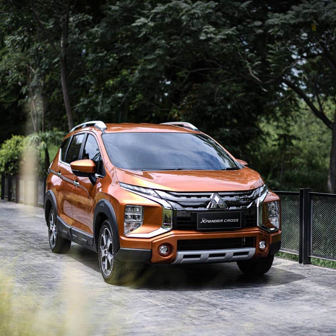 Mitsubishi Motors Thailandのインスタグラム：「ได้เวลาเพิ่มสีสันให้ชีวิตอีกขั้น ออกไปค้นพบมุมมองใหม่ที่น่าค้นหา  กับ New Mitsubishi Xpander Cross ในราคาพิเศษ 899,000 บาท  #MitsubishiMotorsThailand #MitsubishiMotors #XpanderCross #อีกขั้นกับSUVที่เป็นคุณ」