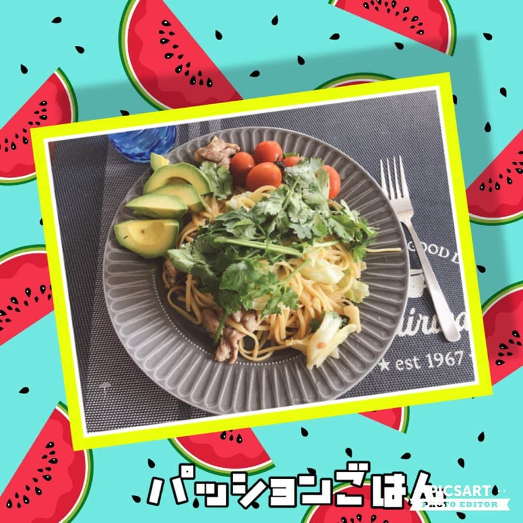 高橋奈苗さんのインスタグラム写真 - (高橋奈苗Instagram)「🍉🍉🍉 久しぶりに　#パッションごはん を🍴 キャベツと豚肉のパスタ🍝 うまっ😋 ・ 梅雨もあけて、大好きな夏が始まったー☀️ こっから勢いづけていきたいな、と思います。 ・ #SEAdLINNNG #高橋奈七永 #おうちごはん #パスタ #夏」8月2日 13時03分 - nanae_passion_