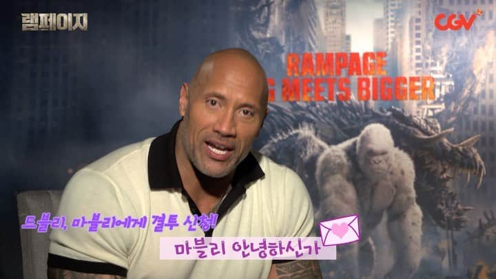 マ・ドンソクのインスタグラム：「감사합니다 드블리👍🏼  Dwayne, you the man!  Thanks for the shout-out for my film and cheering me on. I'm rooting for you too 💪🏼 Awesome memories with awesome people from last year at the D23 Expo in Anaheim, California. See you again, my friends. #D23 #Disney #DwayneJohnson #EmilyBlunt #SalmaHayek #LiaMcHugh」