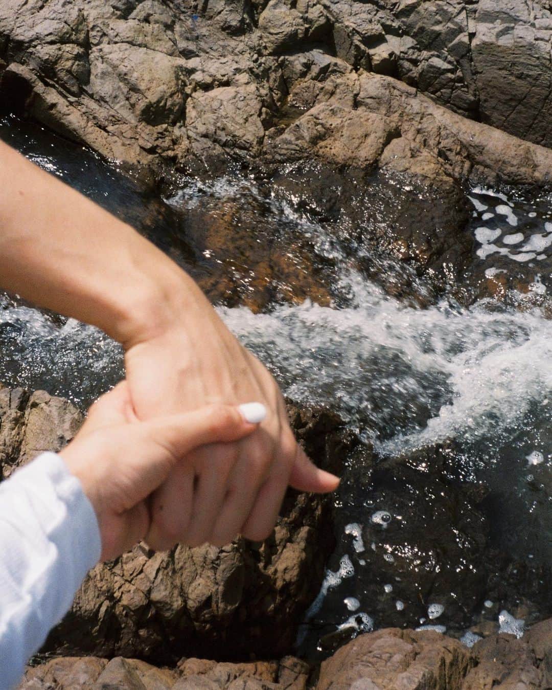 キンバリー・アン・ウォーテマス・ティアムシリのインスタグラム：「Sometimes the little things in life are more then "enough" 🤍 #pentaxzoom60」