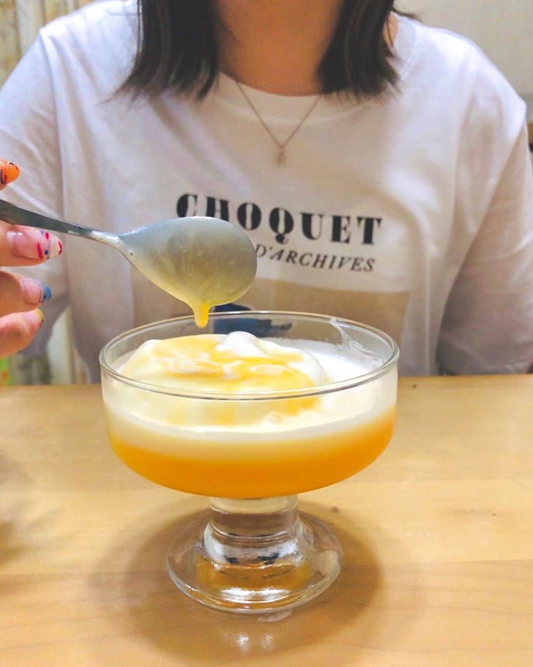 のインスタグラム：「🍨﻿ ﻿ ﻿ メロンの美味しいリキュールを﻿ ﻿ ﻿ バニラアイスにかけてみたら、、﻿ ﻿ ﻿ ﻿ ﻿ ﻿ 本当に美味しかったの。﻿ ﻿ 果実酒が好きだから﻿ ﻿ 最高。﻿ ﻿ ﻿ 試してみて。﻿ これはカルディのメロンリキュールと、﻿ mowのバニラアイスでちた。﻿ ﻿ ﻿ ⚠️お酒です。笑﻿」