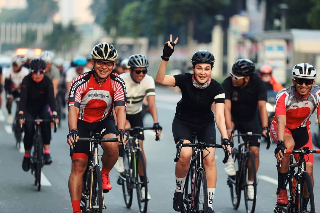 ルナ・マヤさんのインスタグラム写真 - (ルナ・マヤInstagram)「🚴‍♂️🚴‍♀️ #cycling #jakarta」8月2日 13時34分 - lunamaya