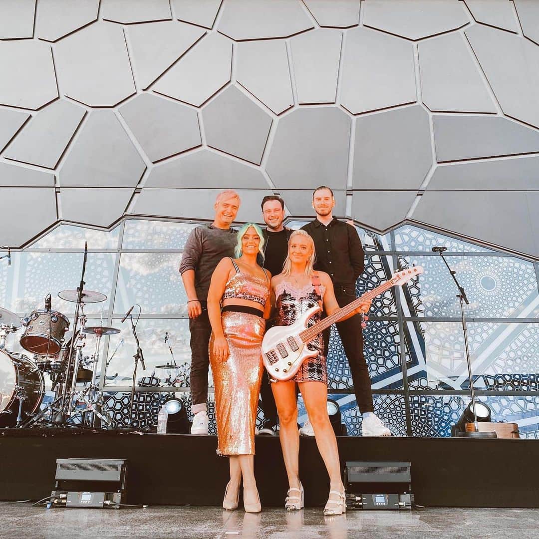シェパードのインスタグラム：「Don’t forget to tune in for our performance on ‘The Sound’ tonight from 5:30pm on ABC!」