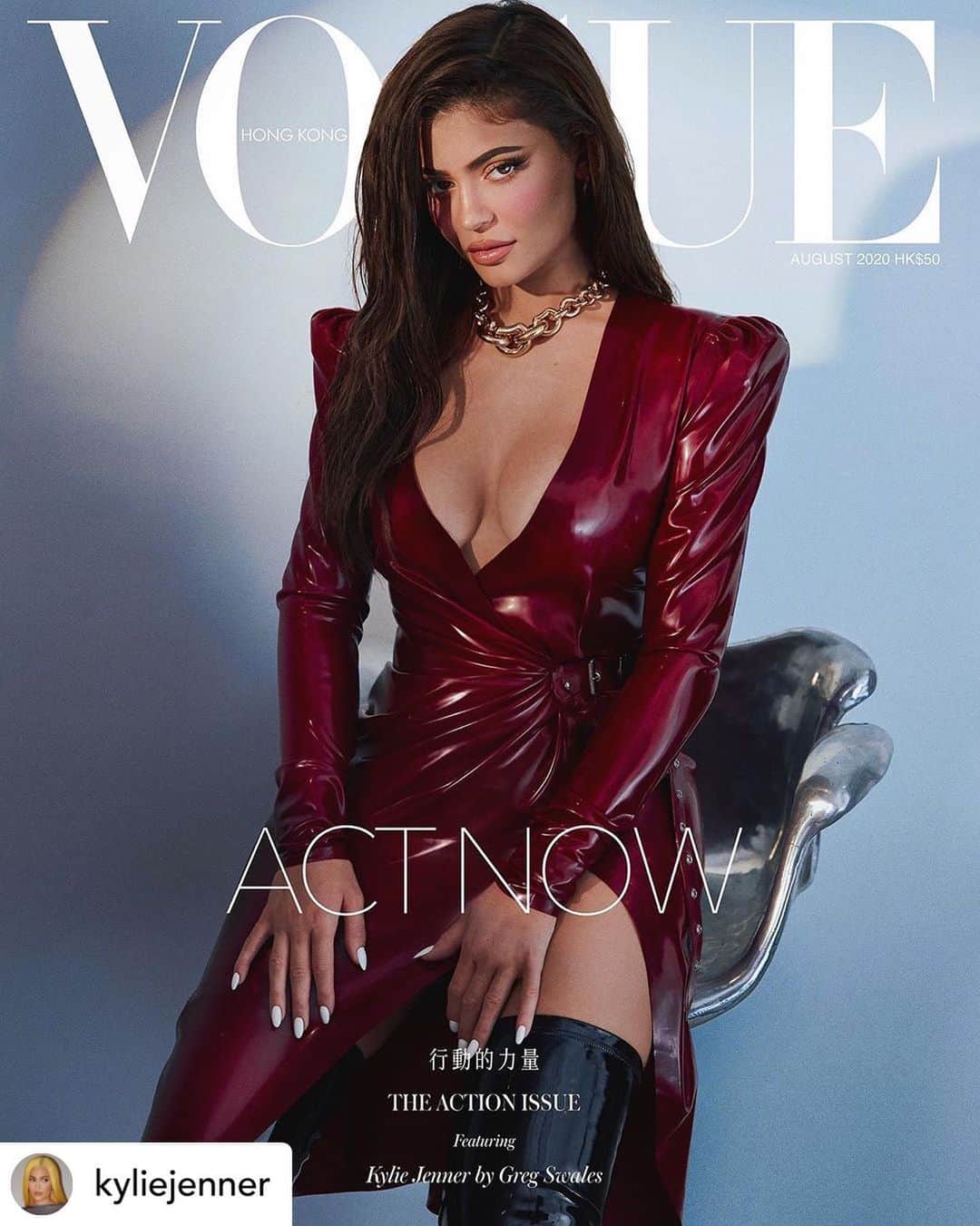 クリス・ジェンナーさんのインスタグラム写真 - (クリス・ジェンナーInstagram)「Kylie on the cover of @voguehongkong August issue @kyliejenner #Vogue #VogueHongKong #proudmama #repost @kyliejenner vogue babyyy🤍 thank you @voguehongkong for this cover. 📸 @gregswalesart」8月2日 14時00分 - krisjenner