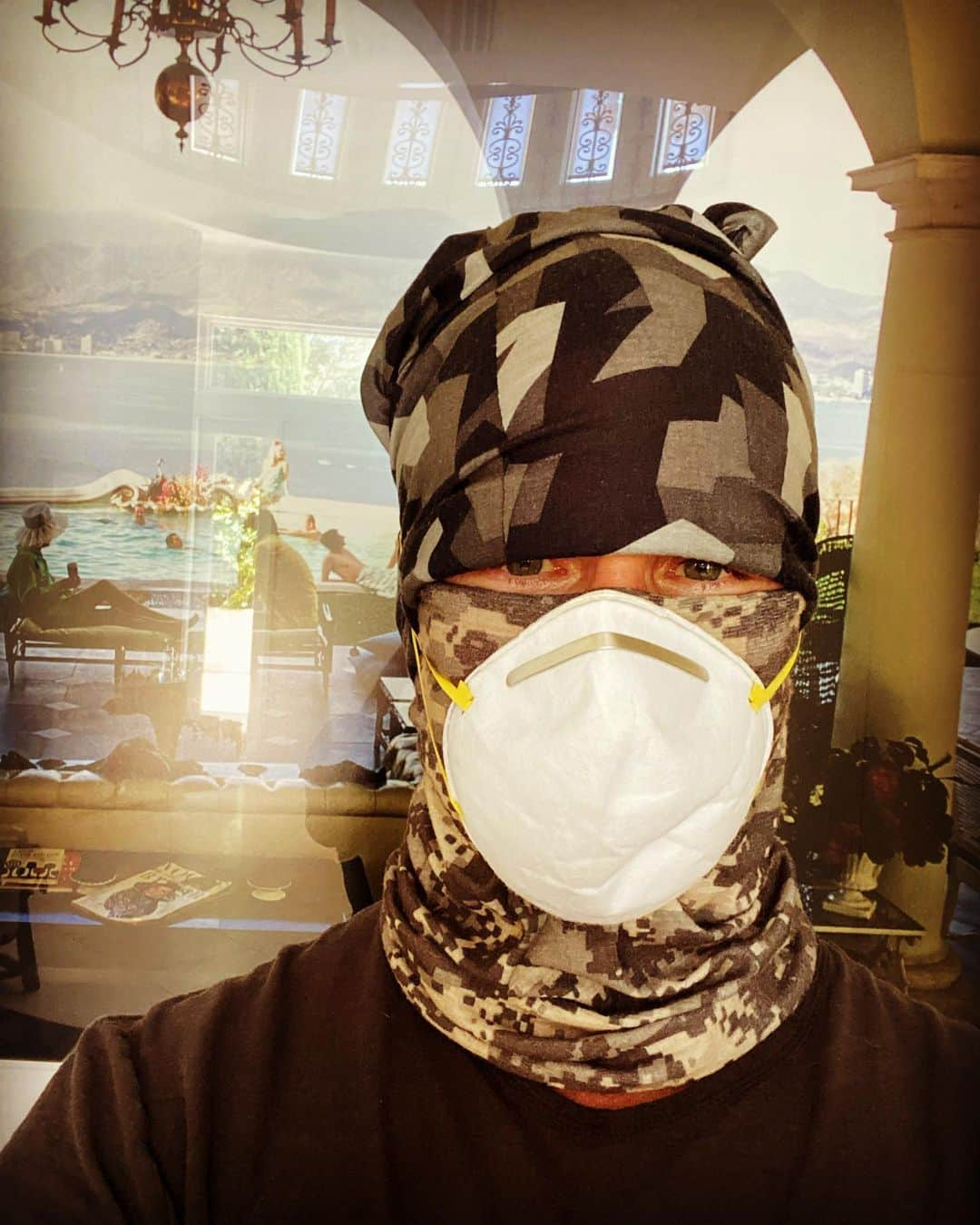 スコット・ウェインガーのインスタグラム：「Has the pandemic aged me? Be honest. #2020」