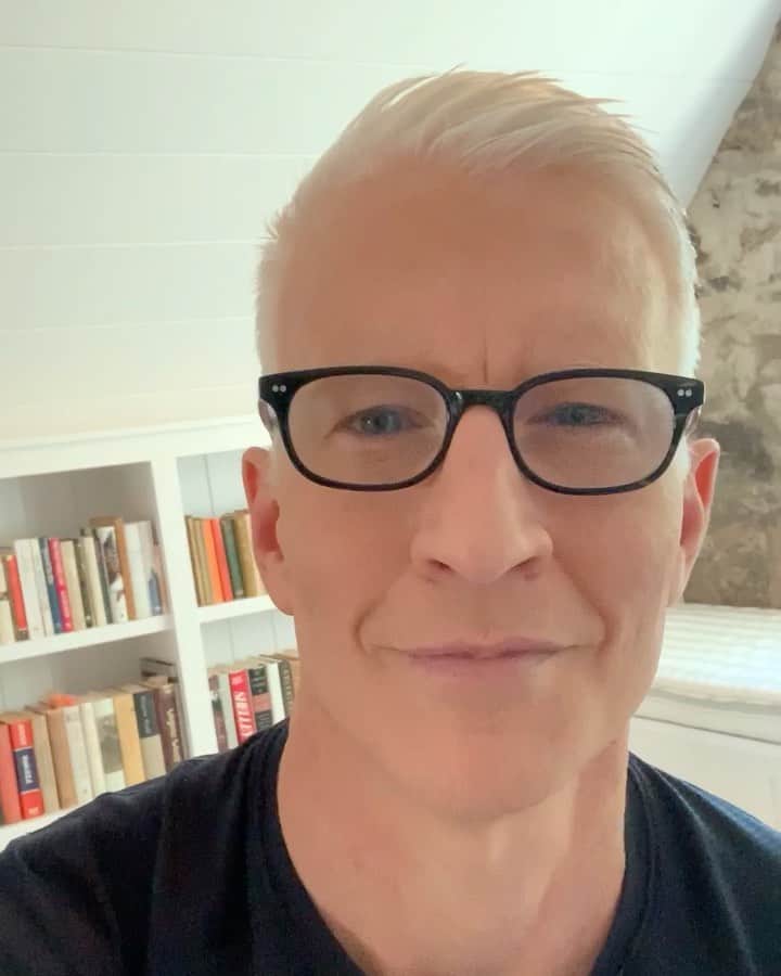 のインスタグラム：「Wanted to let you know that my live digital show “Full Circle” is back on August 3. You can watch every Monday, Tuesday and Friday at 6pm ET on CNN.com or the app. And I want to hear from you! Click the link in my bio, submit your questions and I will try and answer them on the show.」
