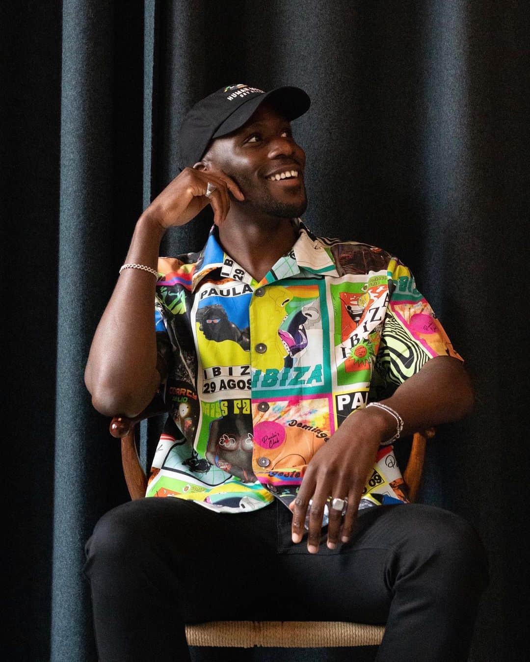 MR PORTERのインスタグラム：「Loewe has teamed up with local bohemian boutique Paula's to create this camp-collar shirt that's printed with Ibiza's iconic club flyers from the '90s. We might not be on the White Isle, but Mr @emmanuellawal proves it looks just as good for dinner in Hackney. Tap to shop. #FriendsofMRPORTER」