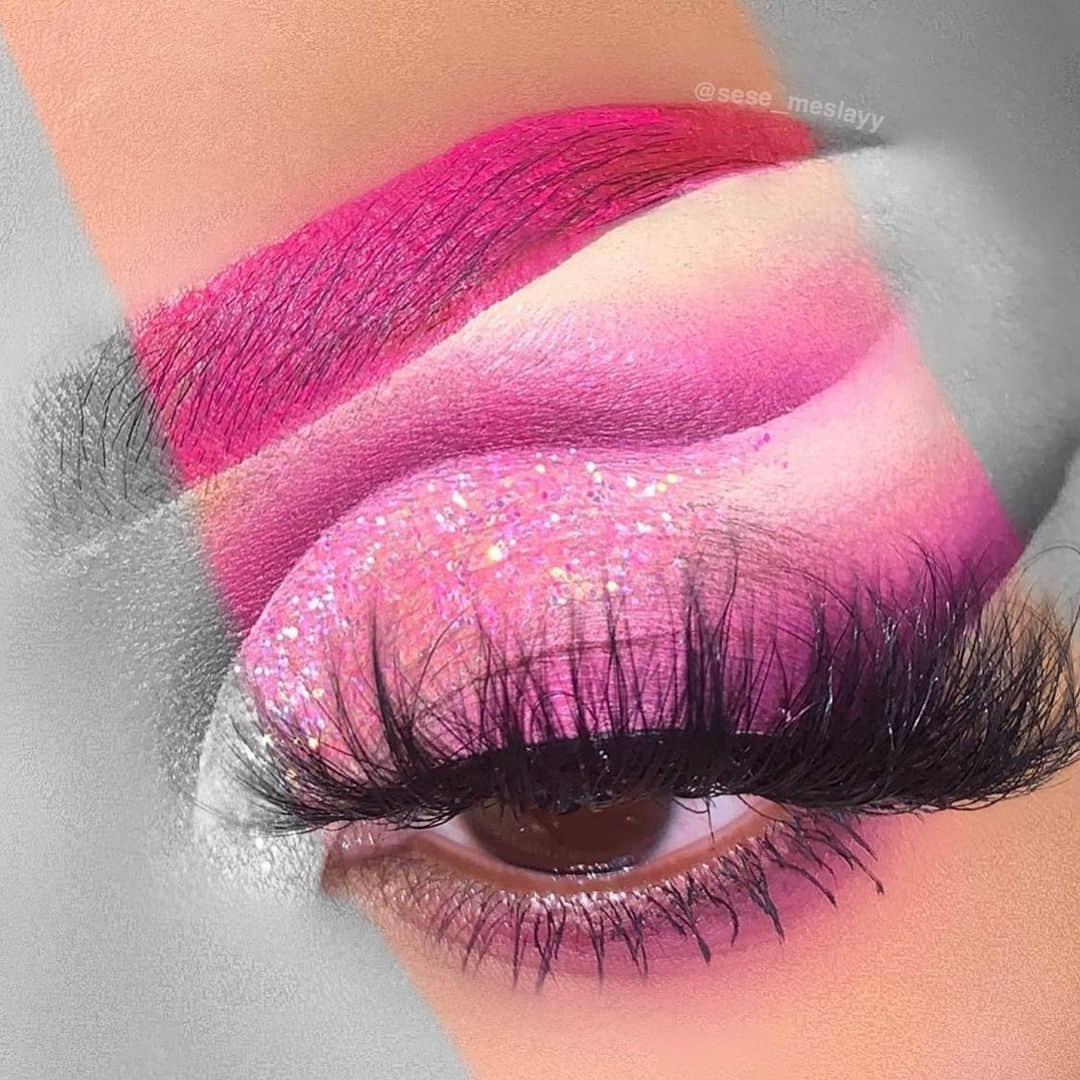 Jeffree Star Cosmeticsさんのインスタグラム写真 - (Jeffree Star CosmeticsInstagram)「Pop of Color 💖 @sese_meslayy created this spotlight eye using our #velourliquidlipsticks in the shades Redrum & Prom Night, #Magicstar concealer & setting powder, and our #Bloodsugar palette 💕💦 #jeffreestarcosmetics」8月2日 6時05分 - jeffreestarcosmetics