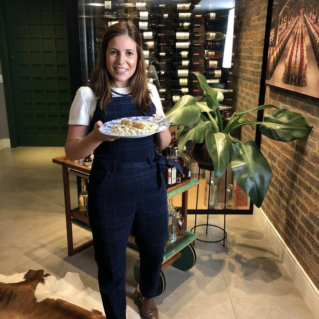 Eataly Brasilさんのインスタグラム写真 - (Eataly BrasilInstagram)「Amanhã é o último dia do nosso Forum delle Donne. Queremos agradecer muito todas as palestrantes de hoje por todo conhecimento compartilhado com nossos eatalyanos. Às 11h teremos um talk com Ana Lembo do @paoaocaviar que falará sobre a evolução das mídias sociais na gastronomia. Depois falaremos às 13h com Nina Silva, CEO do movimento Black Money sobre empreendedorismo negro. Logo depois às 15h a Alexandra Farah nos contara sobre sua perspectiva sobre a comida do futuro. Encerramos o nosso primeiro fórum digital gratuito com a sommelier de cerveja Carolina Oda às 18h.  Não deixe de participar desse grande evento online, onde mulheres incríveis se uniram por uma grande causa.」8月2日 6時09分 - eatalybr