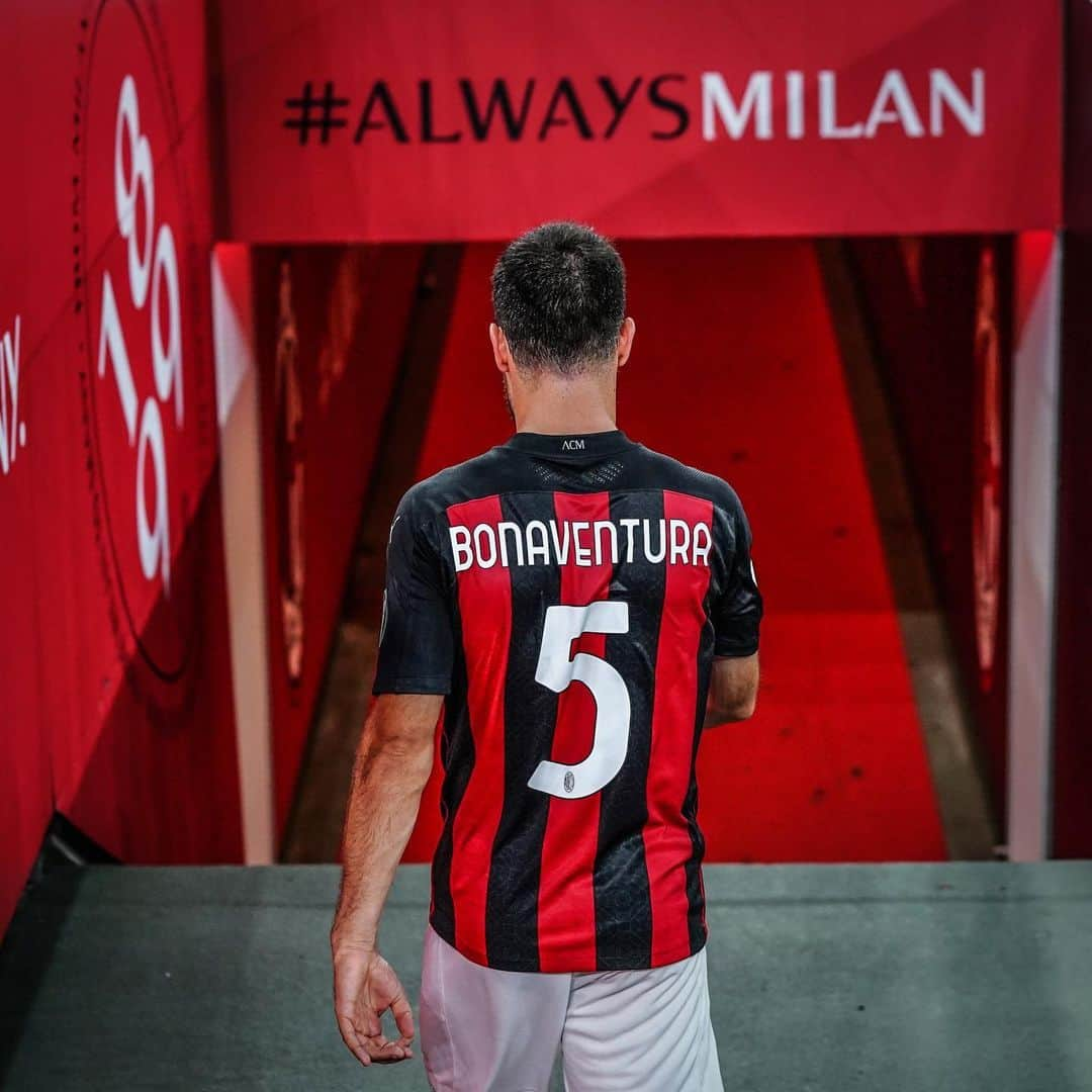 ACミランさんのインスタグラム写真 - (ACミランInstagram)「Thank you Jack  ❤️🖤 @jackbonaventura ❤️🖤 #MilanCagliari #SempreMilan」8月2日 6時12分 - acmilan