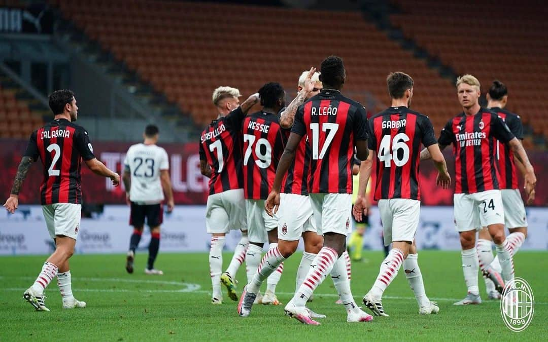 アレッシオ・ロマニョーリのインスタグラム：「Il modo migliore per chiudere la stagione.. adesso godiamoci queste vacanze per tornare ancora più carichi per l’inizio della nuova 🔴⚫️ #MilanCagliari @acmilan @seriea」