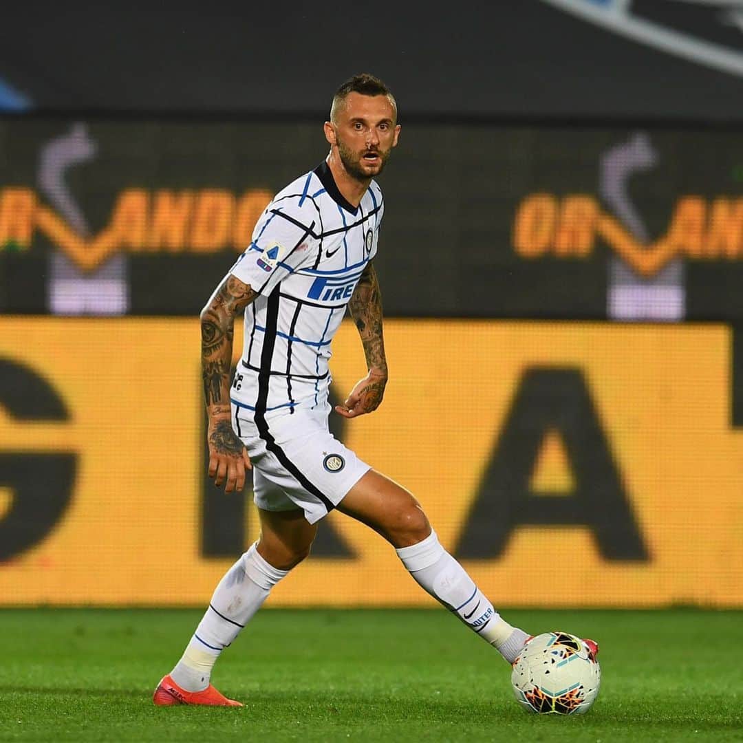 マルセロ・ブロゾビッチのインスタグラム：「Era il modo migliore per chiudere questo campionato! Adesso testa all’europa league⚫️🔵」