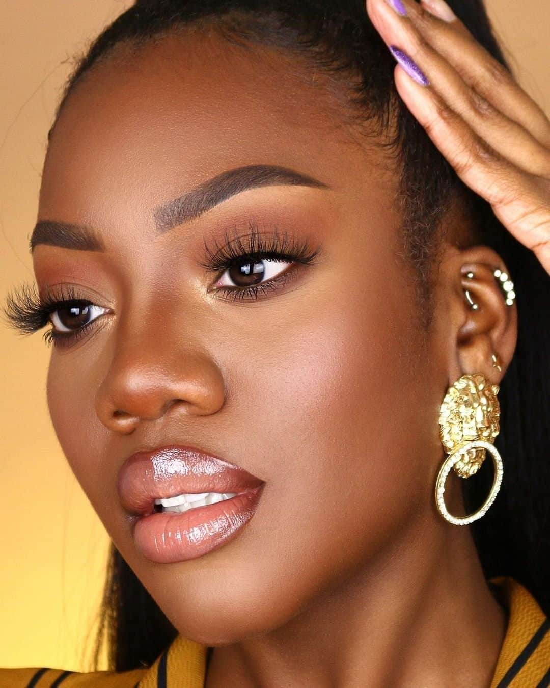 Too Facedさんのインスタグラム写真 - (Too FacedInstagram)「SHOOK 🤩 @safai305 is complexion goals in #tfbornthisway! She wears our NEW Born This Way Matte Foundation shade Spiced Rum, Super Coverage shade Butterscotch to highlight and shade Sable to contour. ✨ #regram #toofacedambassador #toofaced」8月2日 7時00分 - toofaced