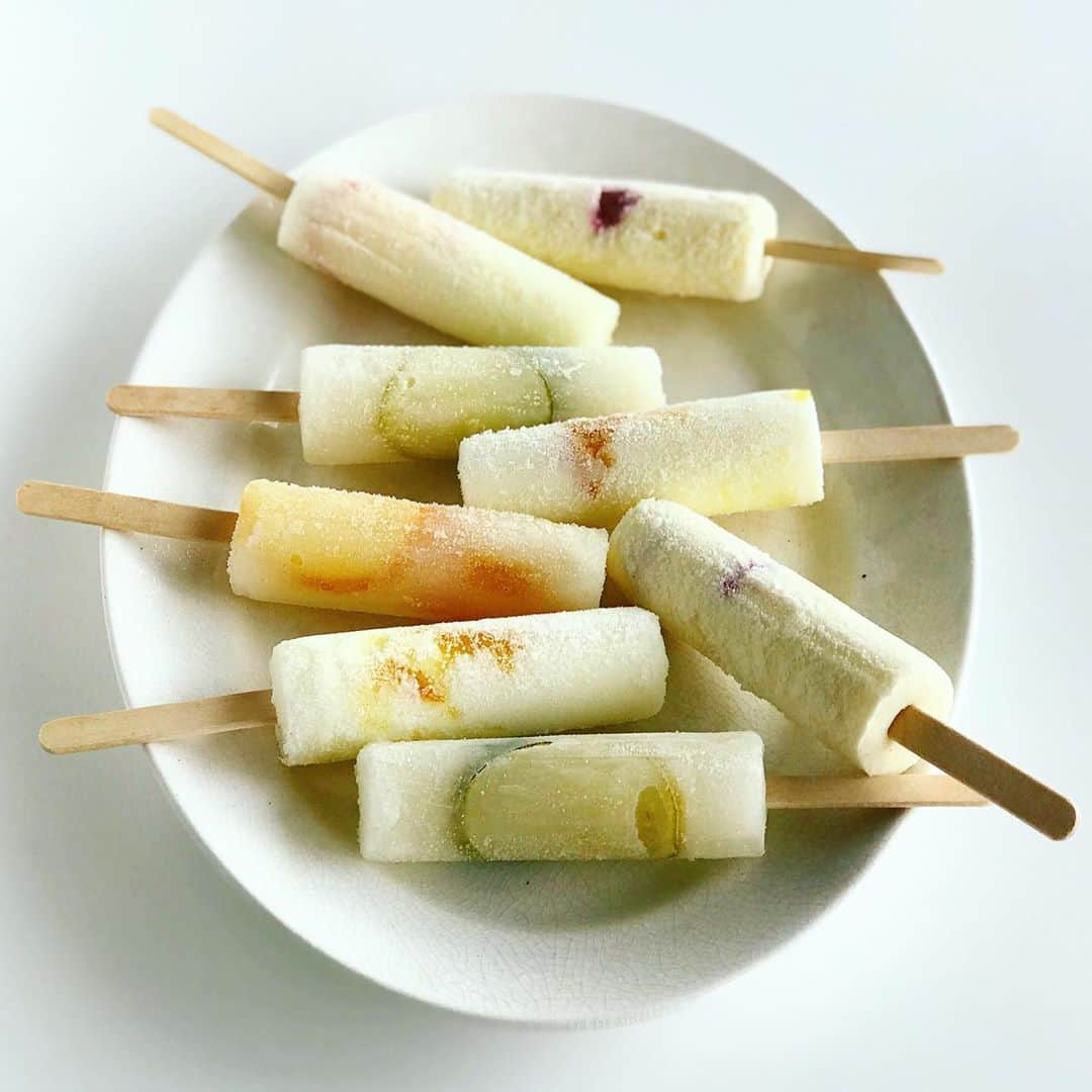 福田里香さんのインスタグラム写真 - (福田里香Instagram)「🌈梅雨明け、したかな？ 🍋アイスバー冷えて〼🍊 柑橘系のアイスバー・mikanedの お取り扱い店さま一覧です。 ・ 🍊近くにお越しの際は お立ち寄りくださいませ。 🍊 北海道北広島市　かくれ家さま @kakureya572  🍋 岐阜県山県市 Le 2 doigtsさま @le2doigts . 🍊 福岡県大牟田市 taramubooks&cafeさま @taramubooksandcafe . 🍋 鎌倉市内・小町 DAILY by LONG TRACK FOODSさま @daily_by_longtrackfoods . 🍊 三軒茶屋　M et D galarieさま @metdgalerie . 🍋 福島市内・大町 OPTICAL YABUUCHIさま @opticalyabuuchi . 🍊 西白河郡 SUBSTANCEさま @substance.shop . 🍋 福岡市内・薬院 B.B.B POTTERSさま @bbbpotters . 🍊 徳島市内・昭和町 cue!さま @cuezakka (7/21入荷予定). 🍋 愛知県稲沢市 ORDINARY https://ordinary2000.com (7/19入荷予定) 🍊 代官山　こどもビームスさま @kodomo_beams . 🍋 千駄ヶ谷　pho 321 @pho321_noodle_bar . 🍊 千駄ヶ谷　COFFEE KIOSK SENDAGAYA @bagn_sendagaya . 🍋 墨田区　COFFEE KIOSK SKYTREE @bagn_skytree . 🍊 千駄ヶ谷　TasYard @tasyard . 🍋🍊🍋🍊🍋🍊🍋🍊🍋🍊🍋🍊🍋🍊🍋 #mikaned #シトラス系のアイスバー  ⭕️掲載漏れがございましたら お知らせください。 すぐに追加します📲☝︎」8月2日 7時15分 - riccafukuda