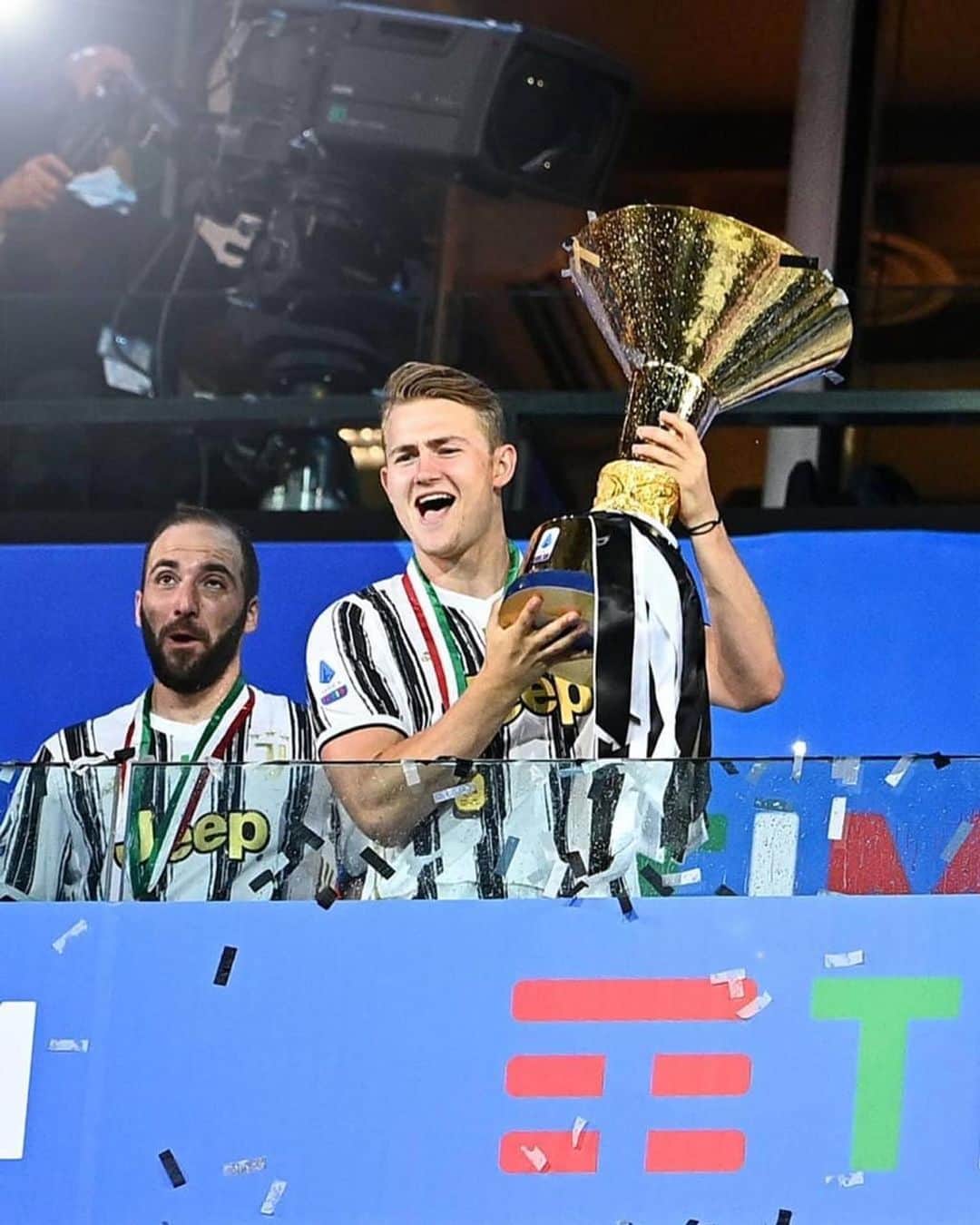マタイス・デ・リフトのインスタグラム：「We are the Champions!!! 🏆」