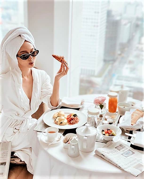 The St. Regis Osakaさんのインスタグラム写真 - (The St. Regis OsakaInstagram)「. In Room Breakfast ㅤㅤㅤㅤㅤㅤㅤㅤㅤㅤㅤㅤㅤ お部屋でのゆったりとした朝食で 映画の主人公のような1日の始まりを。 ㅤㅤㅤㅤㅤㅤㅤㅤㅤㅤㅤㅤㅤ ㅤㅤㅤㅤㅤㅤㅤㅤㅤㅤㅤㅤㅤ Good Morning to an exquisite breakfast. ㅤㅤㅤㅤㅤㅤㅤㅤㅤㅤㅤㅤㅤ ㅤㅤㅤㅤㅤㅤㅤㅤㅤㅤㅤㅤㅤ Photo Credit to @kana_aota ㅤㅤㅤㅤㅤㅤㅤㅤㅤㅤㅤㅤㅤ ㅤㅤㅤㅤㅤㅤㅤㅤㅤㅤㅤㅤㅤ #stregis #stregisosaka #セントレジス #セントレジス大阪 #セントレジスホテル大阪 #luxuryhotel #大阪ラグジュアリー #liveexquisite #セントレジスバトラー #stregishotel #breakfast #roomservice #goodmorning #ルームダイニング #おはようございます #inroomdining」8月2日 8時00分 - stregisosaka