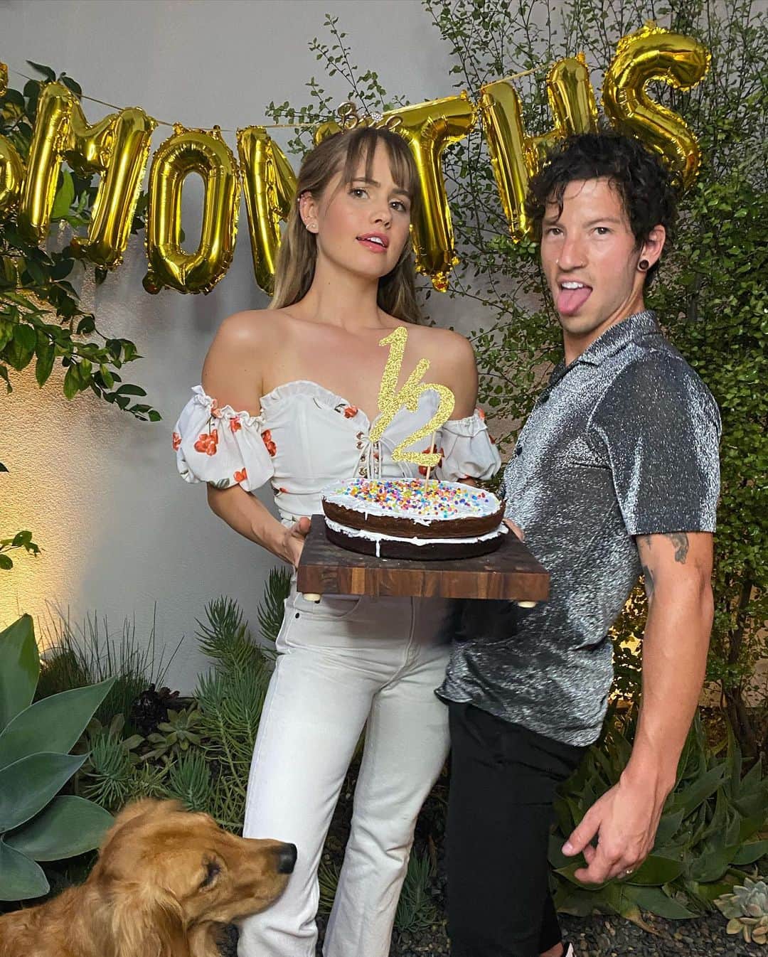 デビー・ライアンのインスタグラム：「been 1️⃣ month since we celebrated our six month marriage anniversary. in these #unprecedentedtimes celebration is extra important, so here are a few tasteful, perfectly curated, non-chaotic images of #celebration」