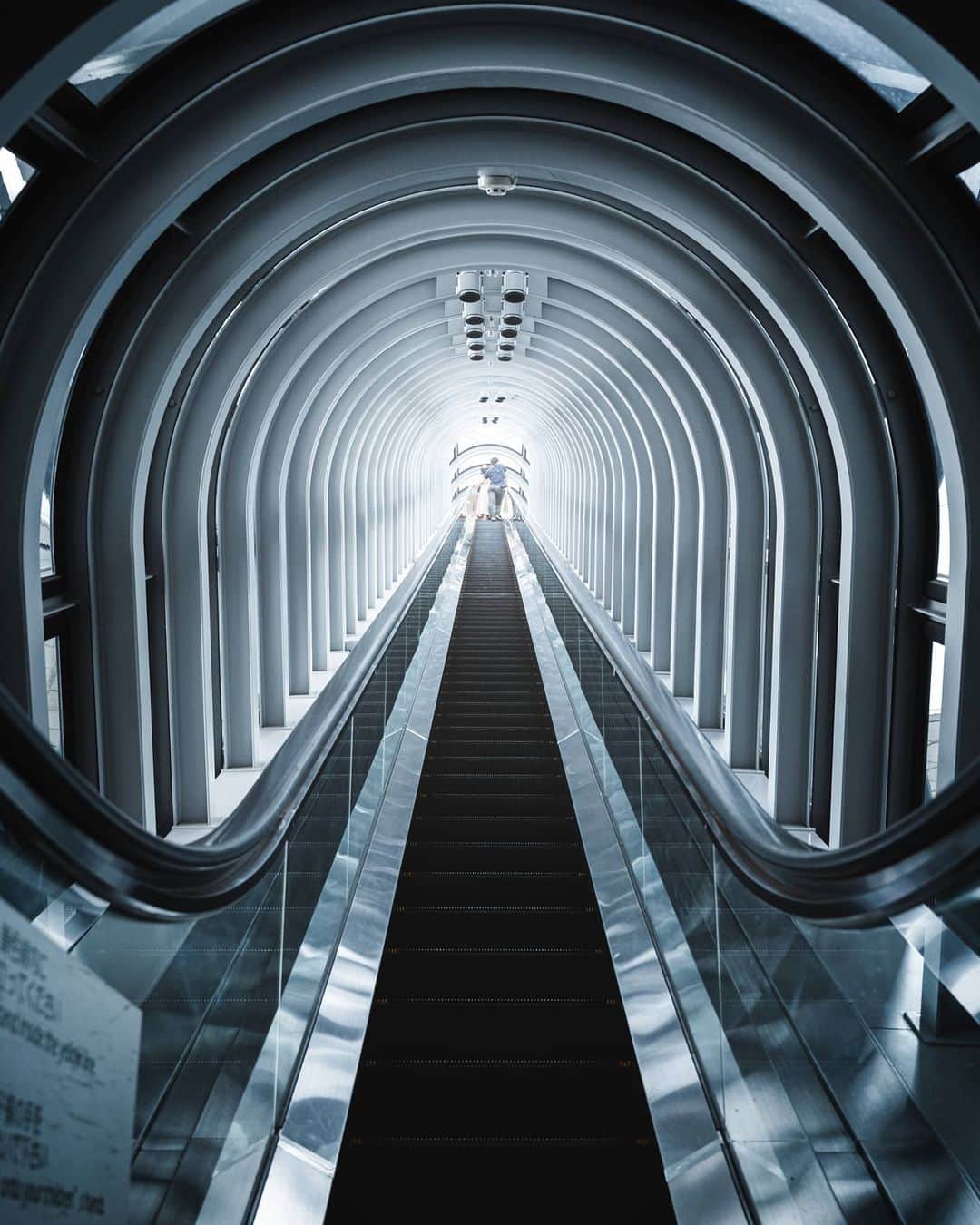 Joshのインスタグラム：「Umeda Sky Building escalators lead to... A gift shop floor. Oh, and you can pay for a rooftop view of all of Osaka. . . . . #日本 #大阪 #梅田 #streetgrammer #streetmobs #moodygrams #architecturegames #japan #japanawaits #japan_vacations #discoverjapan #citygrammers #citykillerz #symmetryhunters #symmetrykillers」