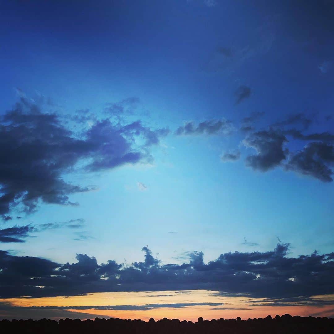 西山茉希さんのインスタグラム写真 - (西山茉希Instagram)「故郷の空が、 寂しがるかもしれない日。 今年は一緒に、 寂しがることもいいのかもしれない日。  長岡の空は、 今年も変わらず意味を抱いてくれているはず。  #慰霊 #復興 #平和への祈り #長岡祭 #長岡大花火大会  乗り越えて咲く夜空の花は、 きっとまた美しさを増してパワーをくれる。  #想い花 #心に大輪 #祈り花  打ち上げ、 開始でございます。  #聞こえなくても響く #故郷の夏  なんだか朝なくせに泣きそうだぜよ。 なんてこった。 笑ってこっと。  #ぐんもです #🎇🎆🎇」8月2日 8時33分 - maki.nshiyama50