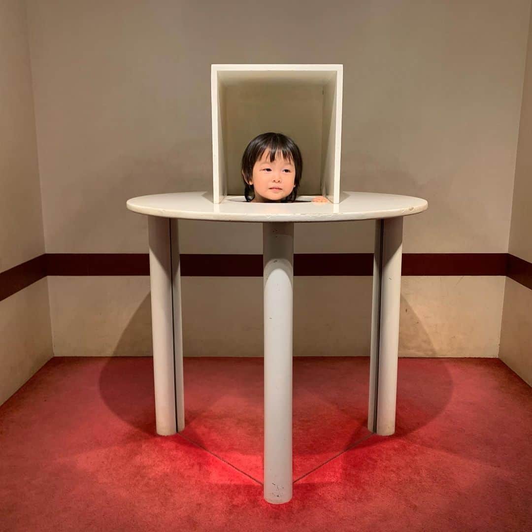 Yukari Imaiさんのインスタグラム写真 - (Yukari ImaiInstagram)「トリックアート美術館👁 錯覚で目と脳が疲れた〜🧠 ユイトは、本気でびっくりしたりこわがったりピュア🥺💕 楽しかった💕💕  #trickartmuseum #takao #高尾」8月2日 8時34分 - yukari_magnese