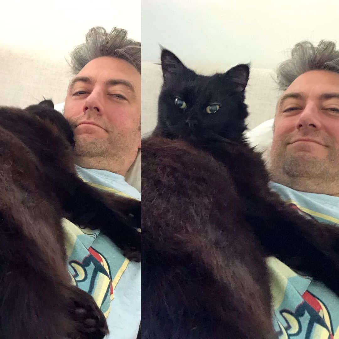 ショーン・ガンのインスタグラム：「I happened to be taking a nap selfie with Busy when my wife sneezed in the other room. #caturday #whatthehellwasthatman」