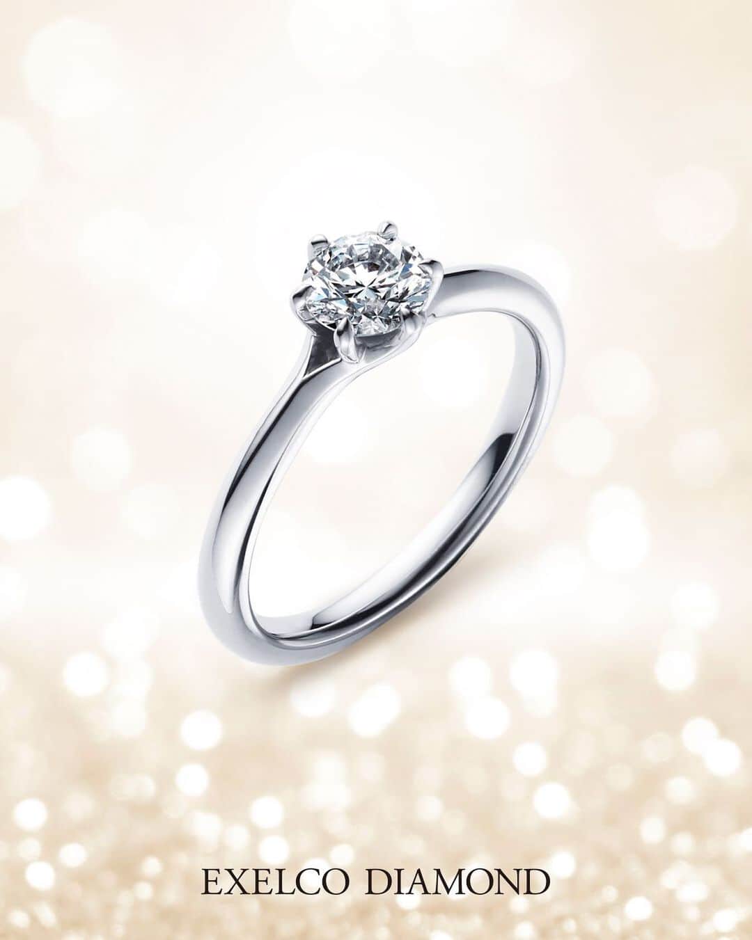 エクセルコ ダイヤモンド 婚約指輪♔結婚指輪のインスタグラム：「* 輝きの原点「アイディアルラウンドブリリアントカット」の 発明から100周年を記念し、 輝きの3要素〈ブリリアンシー・スパークル・ファイヤー〉を 最大限に引き出すため計算し尽くされた記念モデル。  〝Optique〟（オプティーク）  -至高の輝きを未来へ繋ぐ方程式-   エンゲージリングの6本の爪は、広がる輝きをイメージ。 センターダイヤモンドのサイドの開口部も光を取り込み、 輝きがより増すための設計をしています。 それはまさに、輝きのためのデザイン。  ぜひ、ご自身の目でアイディアルラウンドブリリアントカットの至高の輝きをお愉しみください。  #エクセルコダイヤモンド #exelcodiamond #optique #オプティーク」