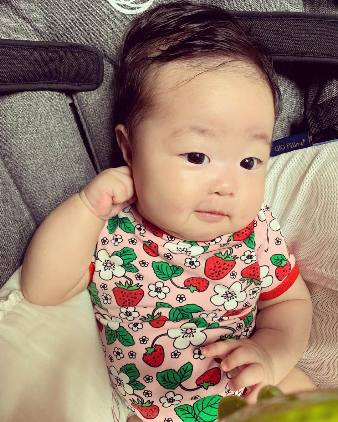 イ・ユンジのインスタグラム：「헤헤 재밌는일 없을까ㅡ #주말모닝#정한아니정소울#우리집4번타자」