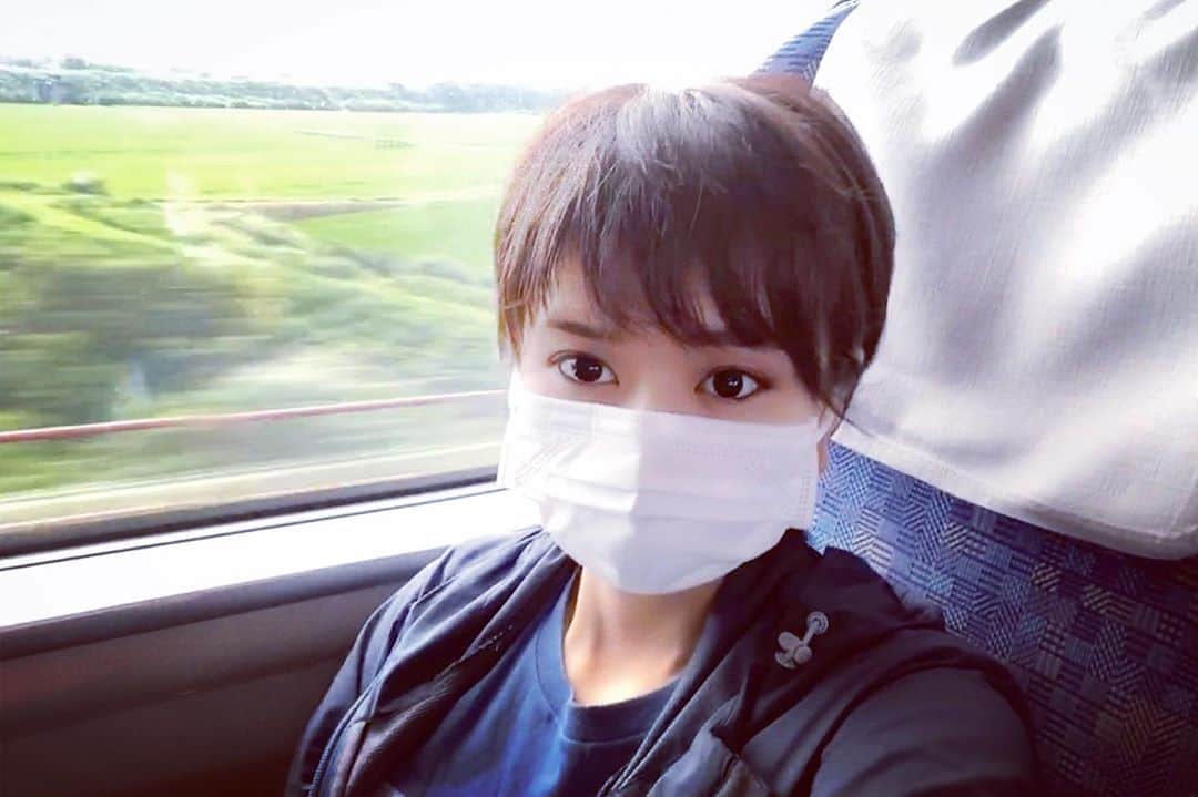 スーパーナブラのインスタグラム：「． ． 雨女ができる最大の必殺技 ． 「晴れたら行く」 「梅雨明けと同時に出発」 ． これが最強✨ ． 晴れたから剱行ってくる😊 って… 近所のお散歩感覚で行ける場所ではないですが この方法しかないから 半年前から準備していました☔️ ． でもね… 全日晴れ予報を確認して出発したのに 雨マークに変わってる😭 (天気予報はストーリー) ． ． 📷お知らせ📷 インスタのストーリーに リアルタイムでどんどんアップするので 登山気分をお楽しみください⛰ ． ． ♨️おしらせ♨️ 温泉動画をYouTubeで公開中です！ Instagramの自己紹介欄中のURLか YouTubeでスーパーナブラと検索して ぜひみてくださいね💕 ． #剱岳#立山#富山#北陸#夏山 #登山#山ガール#風景#海#温泉#旅館 #新幹線#サンダーバード#黒部#車中泊 #景色#釣り#ブラックバス#マグロ #発見#おでかけ#女子旅#ツーリング#魚 #自然#釣り#釣りガール#YouTube#旅」