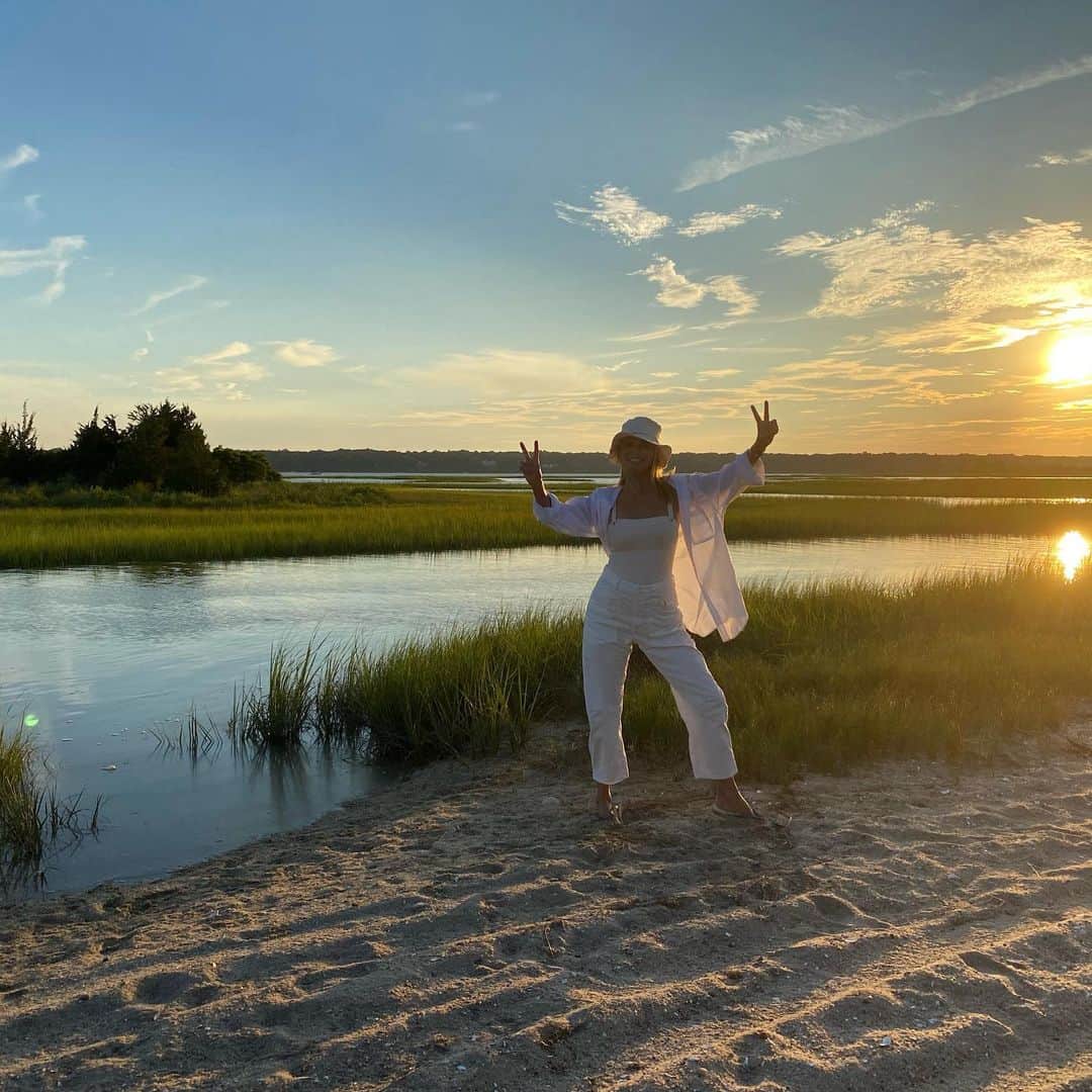 クリスティ・ブリンクリーさんのインスタグラム写真 - (クリスティ・ブリンクリーInstagram)「✌🏽+❤️ I wish for that on every setting sun I’m lucky enough to witness!」8月2日 10時05分 - christiebrinkley