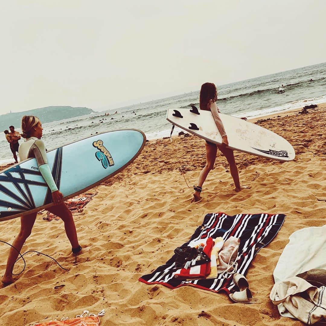 グレイシー・ドジーニーのインスタグラム：「scrolling through summers past ☀️」