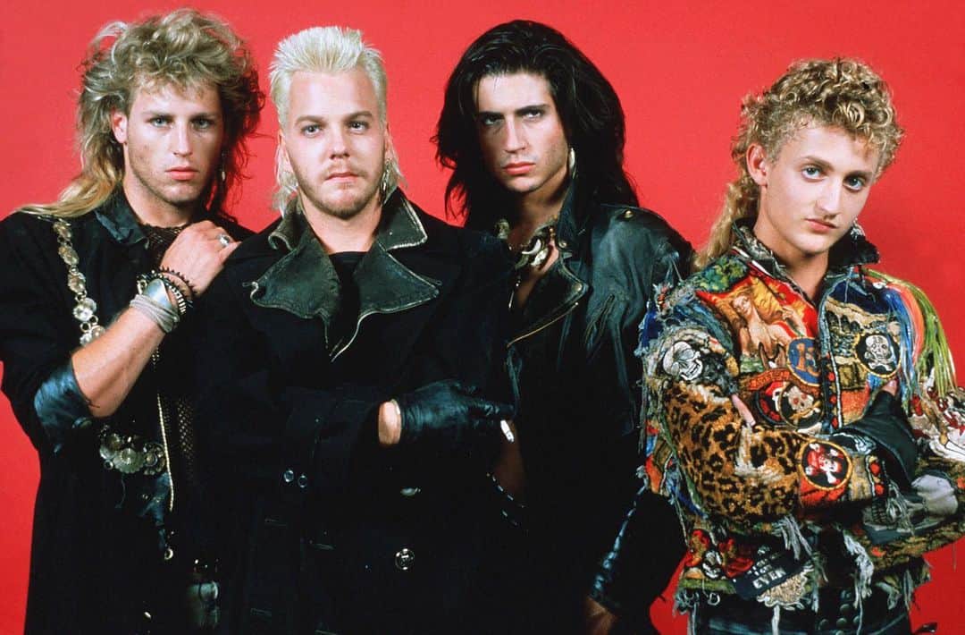 E! Onlineさんのインスタグラム写真 - (E! OnlineInstagram)「33 years ago, #TheLostBoys was one of the earliest movies to trade a centuries-old vampire narrative for a high school setting, changing our lives (and blood lust) forever. Head to the link in bio to sink your teeth into 24 little known secrets about the movie. (📷:Shutterstock)」8月2日 11時01分 - enews