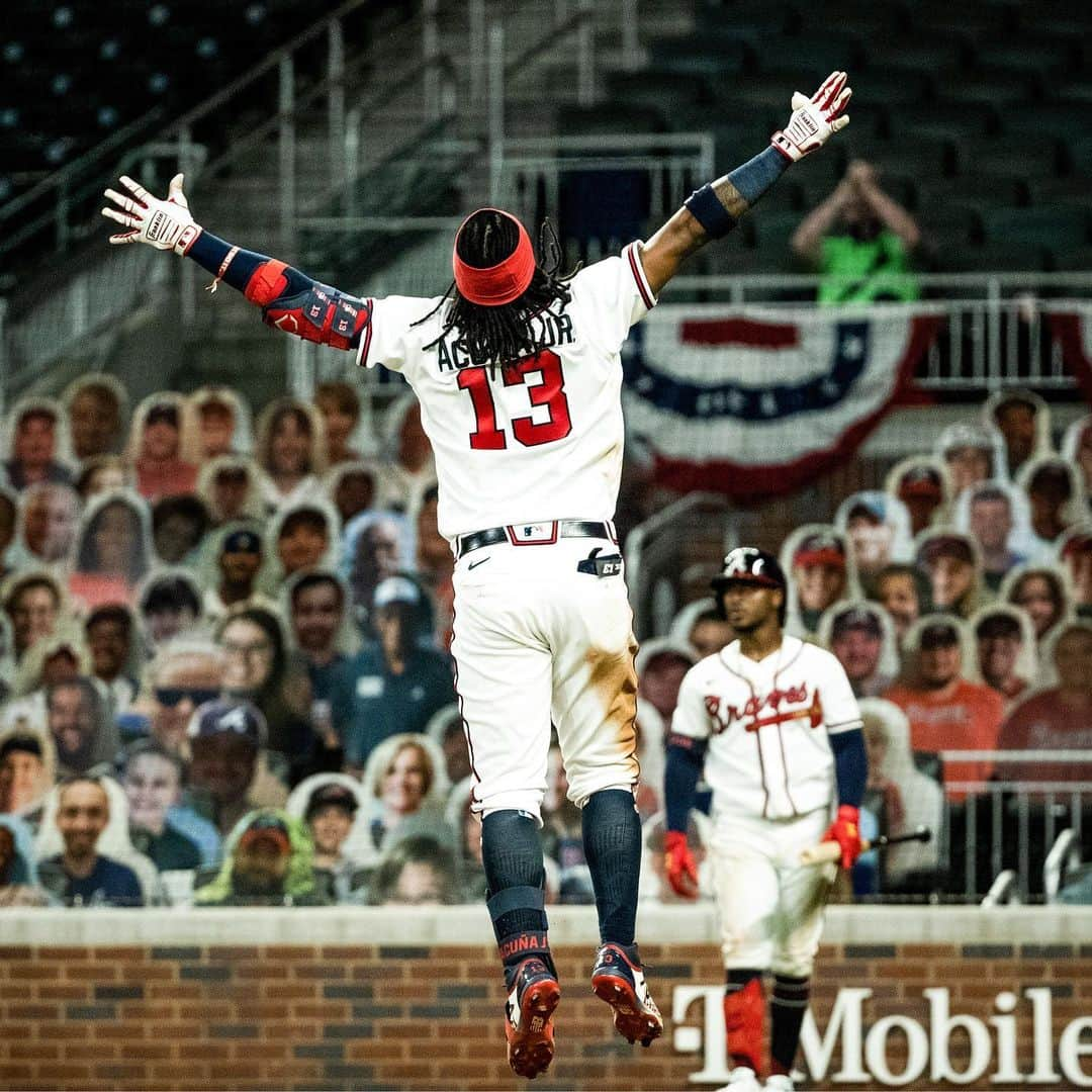 MLBさんのインスタグラム写真 - (MLBInstagram)「Ronald Acuña Jr.’s first homer of the year got out in a hurry. 😳」8月2日 11時02分 - mlb