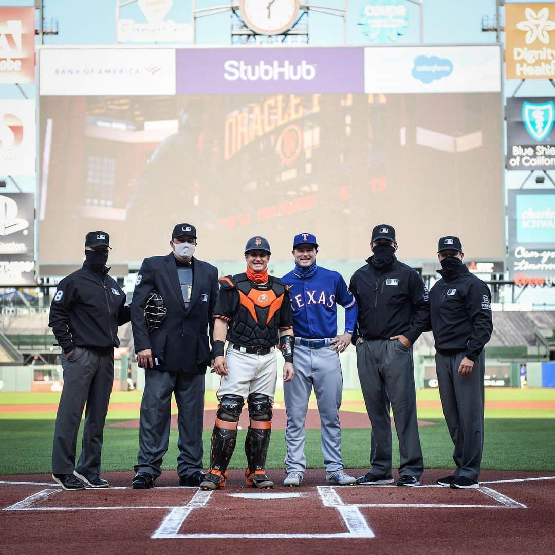 MLBさんのインスタグラム写真 - (MLBInstagram)「Brothers Tyler and Scott Heineman face each other at the Major League level for the first time tonight. 👏 ❤️」8月2日 11時13分 - mlb