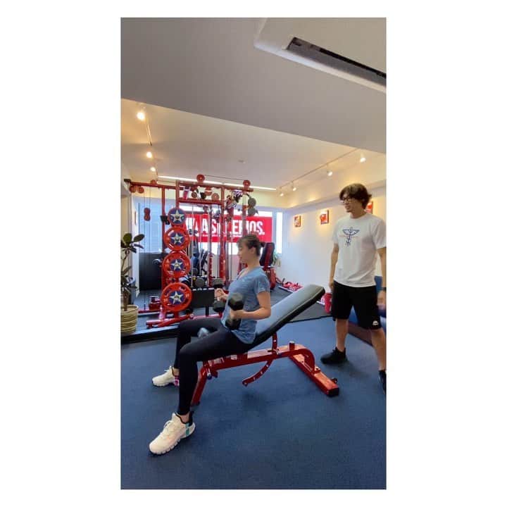 中村果生莉のインスタグラム：「😭 . . 5kg→6kg！！  一気に重い〜😱  @asklepios_studio  . . #パーソナルトレーニング #パーソナル #ジム #gym #肉体改造 #ダイエット #diet #training #ダンベル #上半身トレーニング」