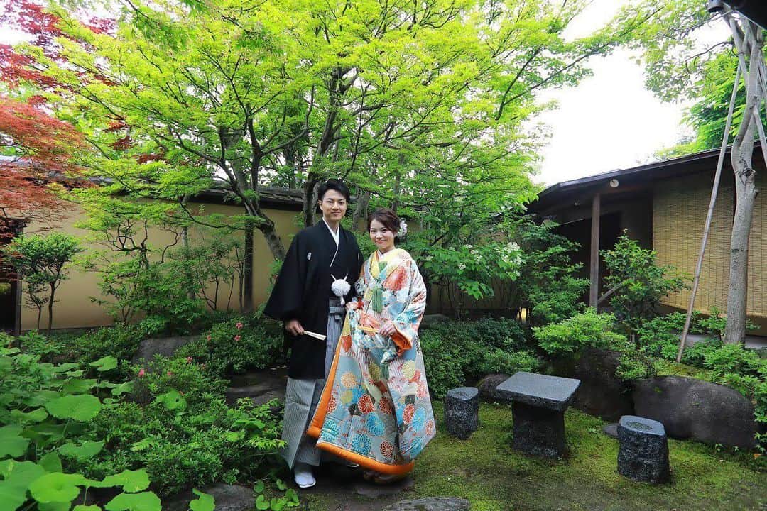 TAKAMI BRIDAL 神社和婚のインスタグラム：「. 【期間限定！特別ロケーションフォトプラン販売中！】﻿ ﻿ TAKAMI BRIDALは、全国各地でおふたりだけの撮影ができる、特別価格のロケーションフォトキャンペーンを期間限定で実施いたします。﻿ ﻿ 現在、新型コロナウイルスの影響で、新郎様新婦様はご不安な思いを抱えていらっしゃいます。この状況下で私たちにできることはないかと考え、今回の特別ロケーションフォトキャンペーンを企画いたしました。﻿ ﻿ ロケーションフォトは、大自然の中や広いスペースで撮影ができるため、衛生面においてもご安心いただけます。また、再び愛を誓い合う“バウリニューアル” の記念として、ロケーション撮影を実施いただくこともおすすめです。﻿ ﻿ 特別ロケーションフォトキャンペーンは、7月6日（月）〜9月30日（水）の期間中に東京、横浜、名古屋、京都、大阪、奈良、神戸、福岡のエリアでロケーション撮影をされる新郎様新婦様が対象。プラン金額より最大5万円の割引をさせていただきます。﻿ ﻿ ※一部キャンペーン対象外の会場もございます。﻿ プラン内容は会場によって異なりますので、詳細は各ドレスサロンへお問い合わせくださいませ。﻿ ﻿ Photo for Wedding HP：https://wedding.takami-photo.com﻿  お問い合わせ：https://wedding.takami-photo.com/contact﻿ ﻿ ※TAKAMI BRIDALの衛生管理についてはこちらよりご確認いただけます。 https://www.takami-bridal.com/news/2296.html﻿ ﻿ ﻿ ＜特別ロケーションフォトキャンペーン対象＞﻿ 7月6日（月）〜9月30日（水）の期間中に﻿ 東京、横浜、名古屋、京都、大阪、奈良、神戸、福岡のエリアでロケーション撮影をされる新郎様新婦様﻿ ﻿ ﻿ ＜東京エリア＞﻿ 肥後細川庭園﻿ キャンペーン特別価格﻿ ￥168,000〜（和装or洋装）﻿ ﻿ ＜横浜エリア＞﻿ 大さん橋﻿ キャンペーン特別価格﻿ ￥163,000〜（和装or洋装）﻿ ﻿ ＜名古屋エリア＞﻿ 犬山城下町﻿ キャンペーン特別価格﻿ ￥165,000〜（和装）﻿ ﻿ ＜京都エリア＞﻿ 下鴨神社﻿ キャンペーン特別価格﻿ ¥170,000〜（和装）﻿ ﻿ ＜大阪エリア＞﻿ 大阪城公園﻿ キャンペーン特別価格﻿ ￥150,000〜（洋装or和装）﻿ ﻿ ＜奈良エリア＞﻿ 奈良公園﻿ キャンペーン特別価格﻿ ￥160,000〜（和装or洋装）﻿ ﻿ ＜神戸エリア＞﻿ 相楽園﻿ キャンペーン特別価格﻿ ￥150,000〜（和装or洋装）﻿ ﻿ ＜福岡エリア＞﻿ 友泉亭公園﻿ キャンペーン特別価格﻿ ￥232,000〜（和装&洋装）﻿ ﻿ ﻿ and more ...﻿ ﻿ ﻿ #japan﻿ #kyoto﻿ #takamibridal﻿ #kimono﻿ #instagood﻿ #photooftheday﻿ #下鴨神社﻿ #下鴨神社挙式﻿ #和装﻿ #白無垢﻿ #色打掛﻿ #着物﻿ #和婚﻿ #和装前撮り﻿ #神社婚﻿ #プレ花嫁2020﻿ #プレ花嫁2021 ﻿ #フォトウエディング﻿ ﻿」