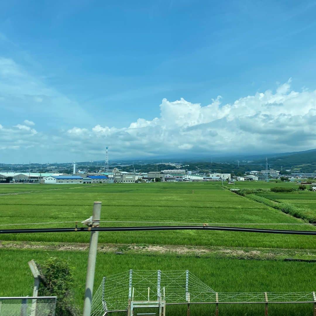 トータス松本のインスタグラム：「梅雨が明けたから富士山見られるかなと思ったらぜーんぜん見えへん！ #ガッカリ松本」