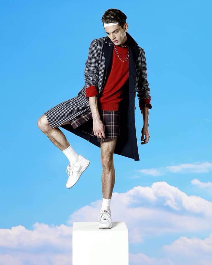のインスタグラム：「🌤SKIES OUT THIGHS OUT🌤」