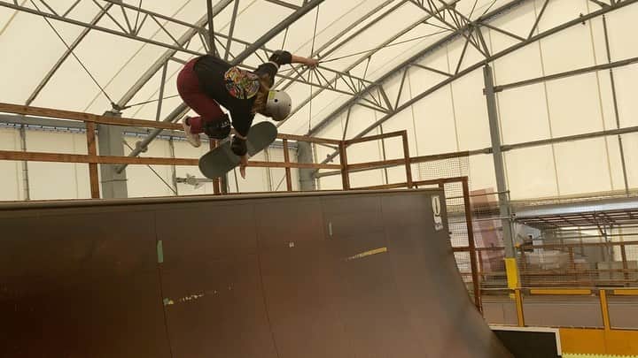 中村貴咲のインスタグラム：「どんどん高さ上げていきたいなあ✔️ @akiko_lawson @kinoshita_group_sports @powellperalta  @independenttrucks @goodskates_inc @five_cross_skatepark @asics_sportstyle_jp @goueda13mind @stance_japan」